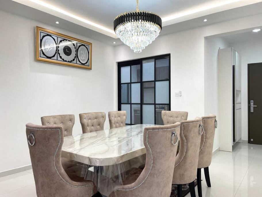 Pangsapuri Modern Family 4bed3bath *