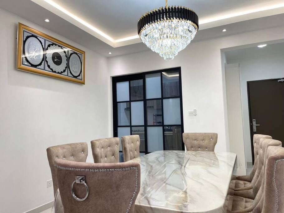 Modern Family 4bed3bath *